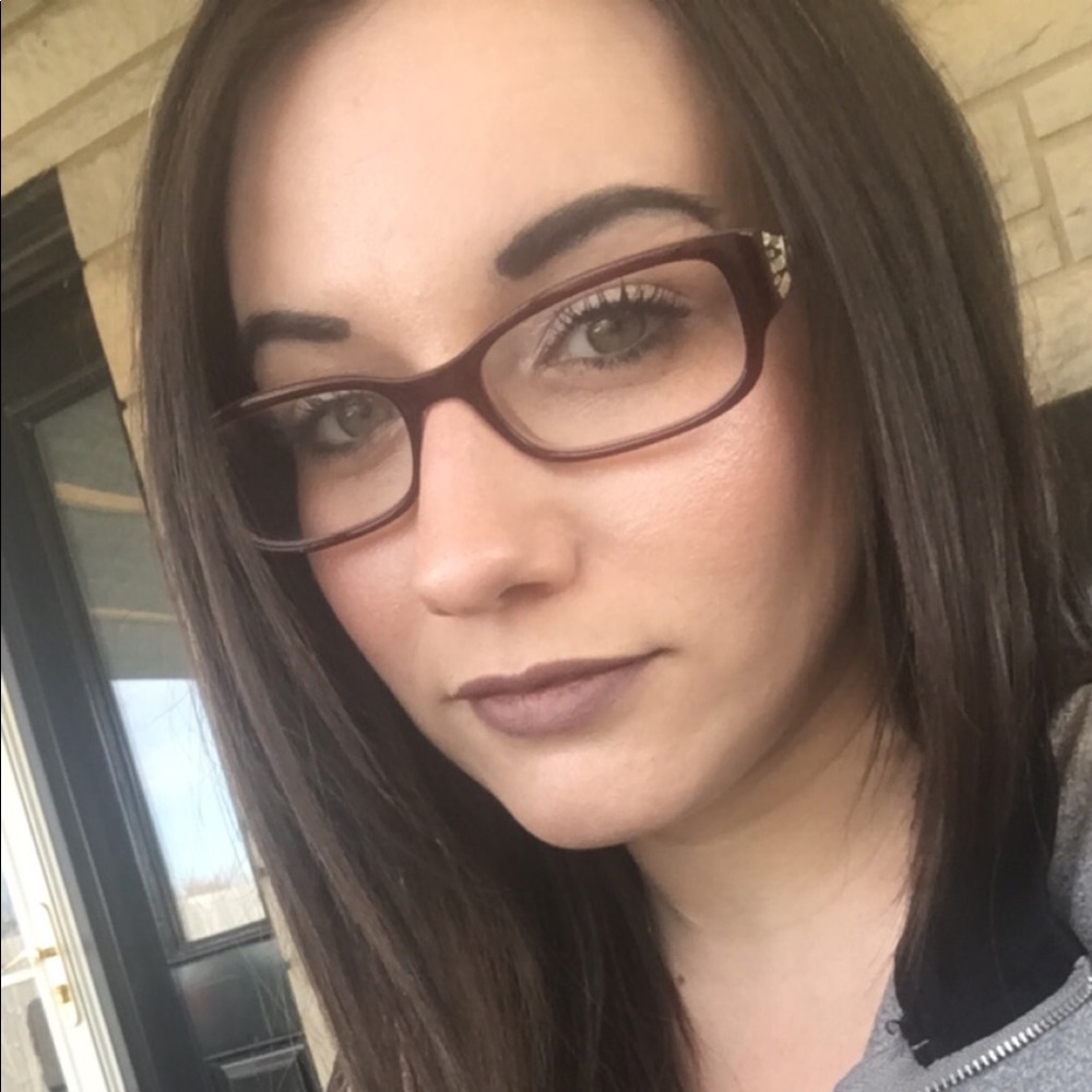 Meet your Posher, Stephanie